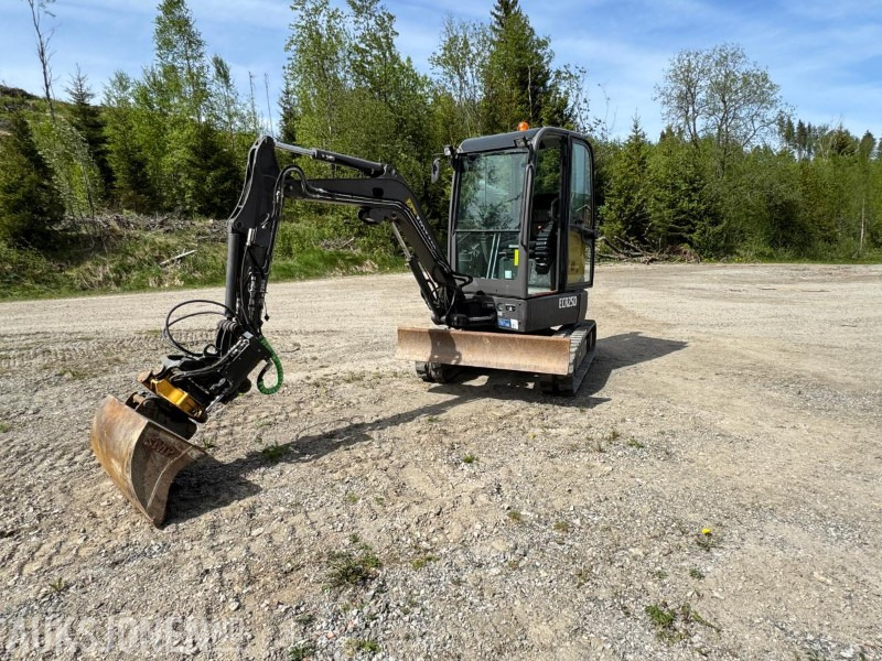 2017 Volvo ECR25D m/Engcon tiltrotator, SE-klype, 3 skuffer, vibroplate, 891 timer, Minigraver - Mini bager: slika 3 2017 Volvo ECR25D m/Engcon tiltrotator, SE-klype, 3 skuffer, vibroplate, 891 timer, Minigraver - Mini bager: slika 3