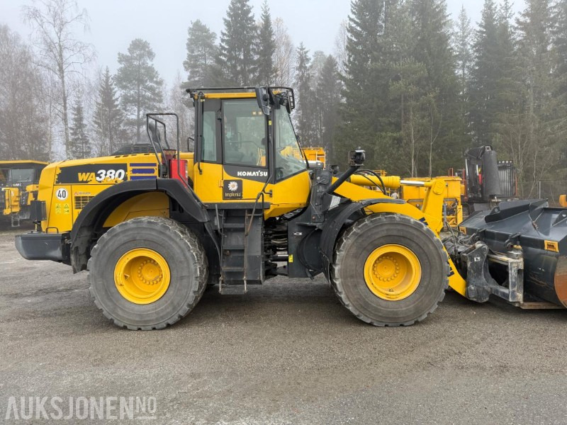 2022 Komatsu WA380-8E0 hjullaster – 2 150,9 timer, Hydr. pallegaffel og skuffe - Kolesni nakladalec: slika 5 2022 Komatsu WA380-8E0 hjullaster – 2 150,9 timer, Hydr. pallegaffel og skuffe - Kolesni nakladalec: slika 5