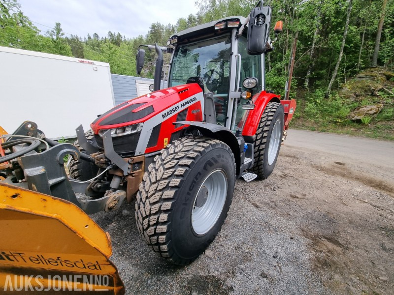 2022 Massey Ferguson 5S.145 traktor med Strøkasse og V-plog - Traktor: slika 1 2022 Massey Ferguson 5S.145 traktor med Strøkasse og V-plog - Traktor: slika 1
