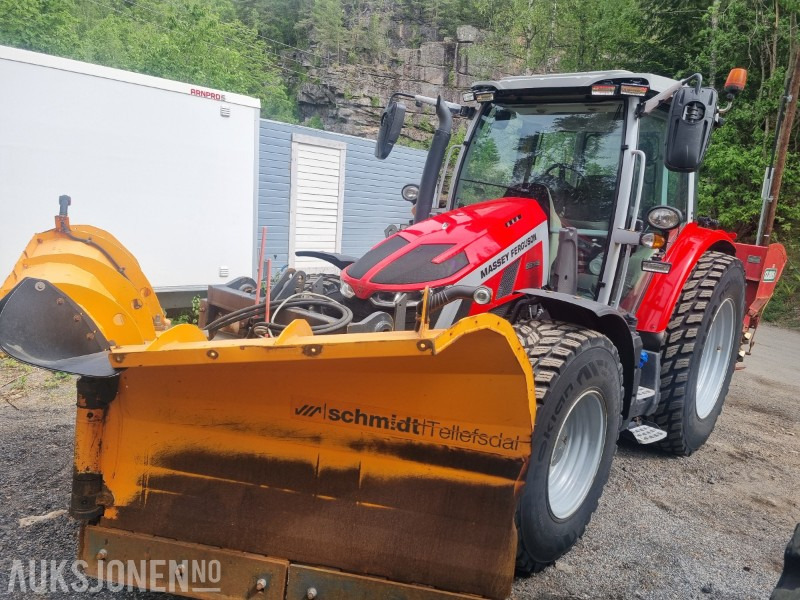 2022 Massey Ferguson 5S.145 traktor med Strøkasse og V-plog - Traktor: slika 2 2022 Massey Ferguson 5S.145 traktor med Strøkasse og V-plog - Traktor: slika 2