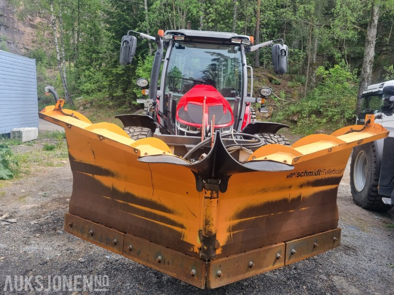 2022 Massey Ferguson 5S.145 traktor med Strøkasse og V-plog - Traktor: slika 5 2022 Massey Ferguson 5S.145 traktor med Strøkasse og V-plog - Traktor: slika 5