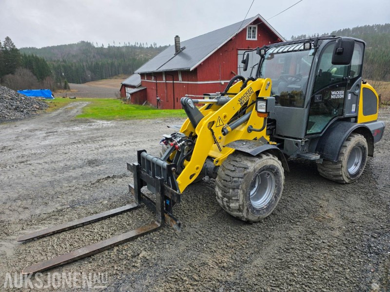 2022 Wacker Neuson WL 34 Hjullaster 485T KUN 2.15cm høy lasteskuffe og pallegaffel Hydraulisk HK Weidemann-feste - Kolesni nakladalec: slika 1 2022 Wacker Neuson WL 34 Hjullaster 485T KUN 2.15cm høy lasteskuffe og pallegaffel Hydraulisk HK Weidemann-feste - Kolesni nakladalec: slika 1
