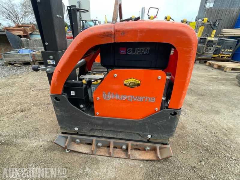 2023 Husqvarna LG 504 Vibroplate - Diesel - 470 kg. - 54 timer. - Valjar: slika 1 2023 Husqvarna LG 504 Vibroplate - Diesel - 470 kg. - 54 timer. - Valjar: slika 1