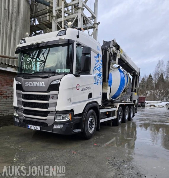 2023 Scania R-serie båndbil / 8x2 tridem / 61295 km - Avtomešalec: slika 1 2023 Scania R-serie båndbil / 8x2 tridem / 61295 km - Avtomešalec: slika 1