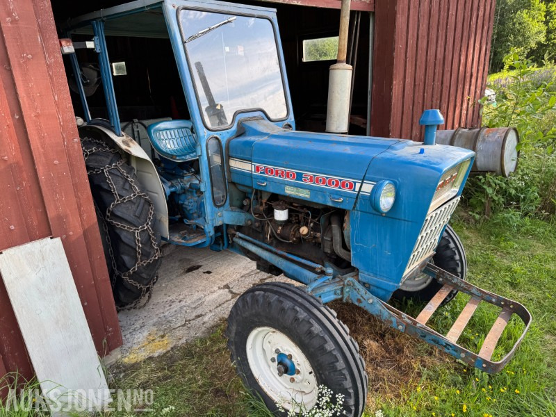 DØDSBO FRA SMÅBRUK MED 1970 FORD 3000, MASSE UTSTYR OG VERKSTEDSUTSTYR - Traktor: slika 2 DØDSBO FRA SMÅBRUK MED 1970 FORD 3000, MASSE UTSTYR OG VERKSTEDSUTSTYR - Traktor: slika 2