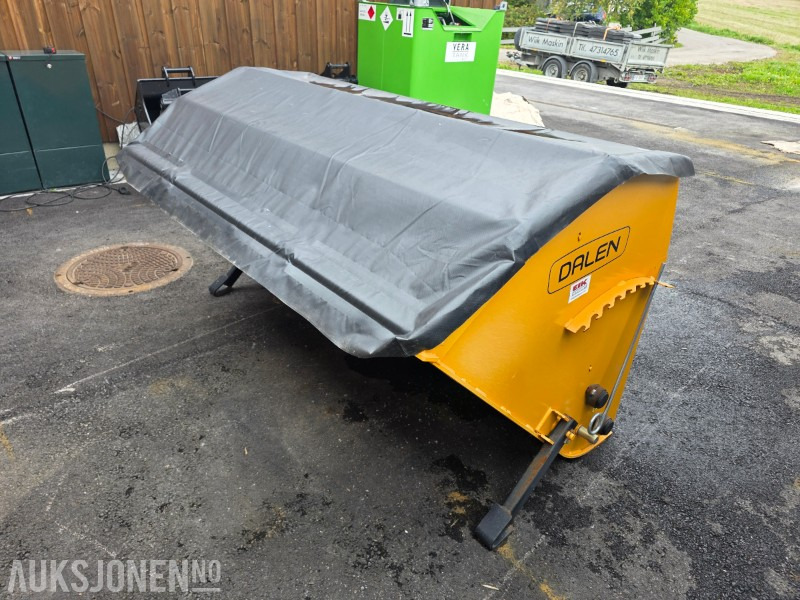 Dalen 2034-U sandstrøer - Hydraulisk - 2 meter strøbredde - 1300 liter - Gradbena oprema: slika 1 Dalen 2034-U sandstrøer - Hydraulisk - 2 meter strøbredde - 1300 liter - Gradbena oprema: slika 1