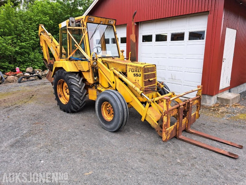 Ford 550 traktorgraver FRONTLASTER SKUFFE PALLEGAFFEL MVA FRI - Traktor: slika 3 Ford 550 traktorgraver FRONTLASTER SKUFFE PALLEGAFFEL MVA FRI - Traktor: slika 3
