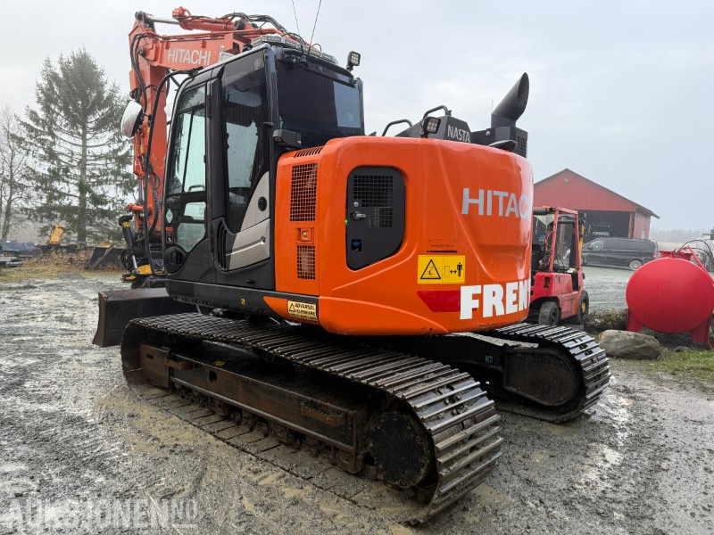 Hitachi ZX135 US-6 EC219, 2 skuffer, sentralsmøring - Bager: slika 3 Hitachi ZX135 US-6 EC219, 2 skuffer, sentralsmøring - Bager: slika 3