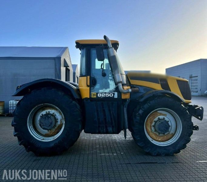 JCB FASTRAC 8250 4x4 traktor kun 6.700 Arbeidstimer! - Traktor: slika 5 JCB FASTRAC 8250 4x4 traktor kun 6.700 Arbeidstimer! - Traktor: slika 5