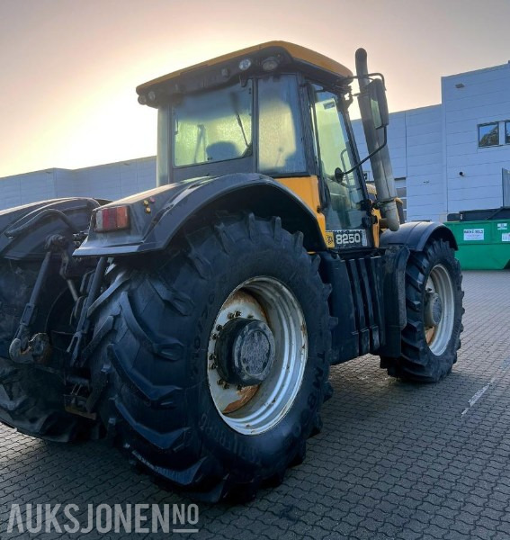 JCB FASTRAC 8250 4x4 traktor kun 6.700 Arbeidstimer! - Traktor: slika 3 JCB FASTRAC 8250 4x4 traktor kun 6.700 Arbeidstimer! - Traktor: slika 3