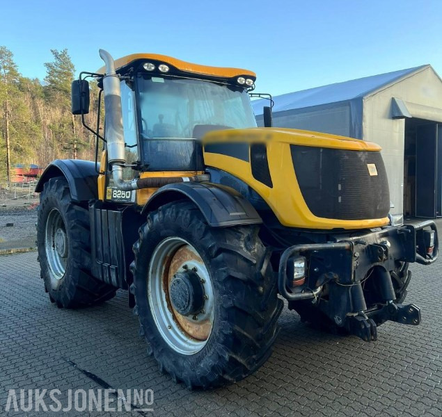 JCB FASTRAC 8250 4x4 traktor kun 6.700 Arbeidstimer! - Traktor: slika 1 JCB FASTRAC 8250 4x4 traktor kun 6.700 Arbeidstimer! - Traktor: slika 1