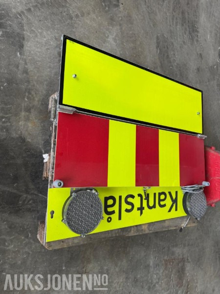 Kantslått skilt med lys - Gradbena oprema: slika 2 Kantslått skilt med lys - Gradbena oprema: slika 2