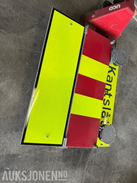 Kantslått skilt med lys - Gradbena oprema: slika 1 Kantslått skilt med lys - Gradbena oprema: slika 1