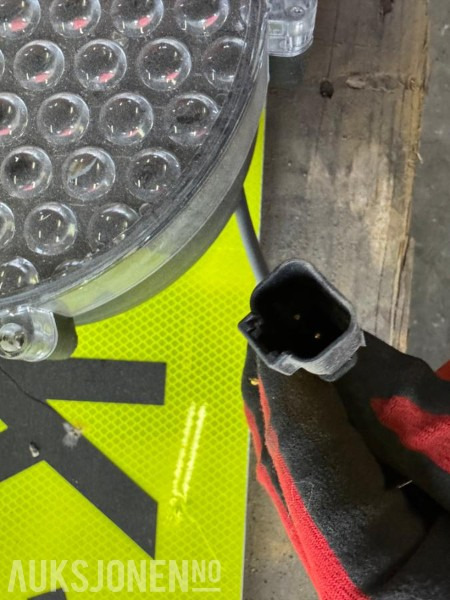 Kantslått skilt med lys - Gradbena oprema: slika 4 Kantslått skilt med lys - Gradbena oprema: slika 4