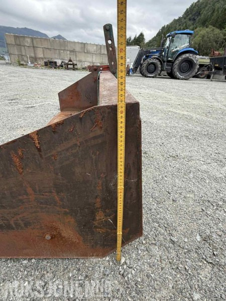 1900 Traktorskuffe Med tipp - Kmetijski stroj: slika 2 1900 Traktorskuffe Med tipp - Kmetijski stroj: slika 2