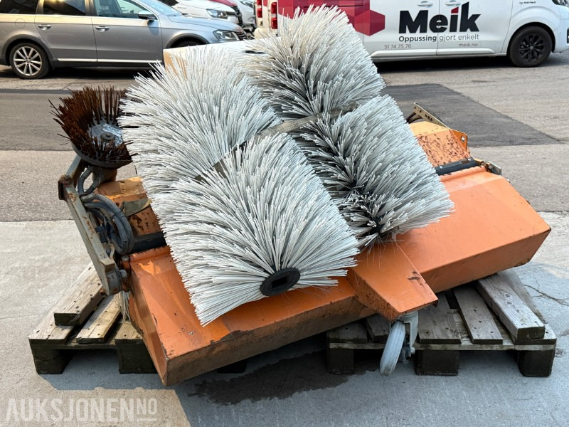 2007 Bema Kommunal-Dual feiekost med vanntank - Kmetijski stroj: slika 4 2007 Bema Kommunal-Dual feiekost med vanntank - Kmetijski stroj: slika 4