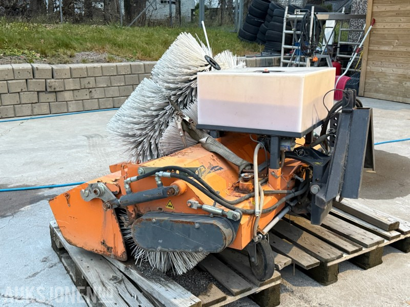 2007 Bema Kommunal-Dual feiekost med vanntank - Kmetijski stroj: slika 2 2007 Bema Kommunal-Dual feiekost med vanntank - Kmetijski stroj: slika 2