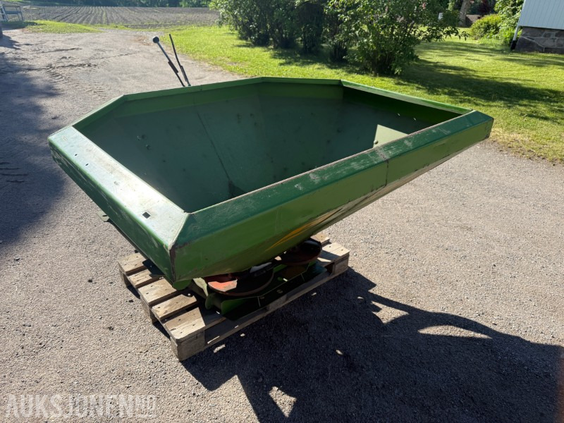 Amazone ZA- 804 R Gjødselspreder - Kmetijski stroj: slika 1 Amazone ZA- 804 R Gjødselspreder - Kmetijski stroj: slika 1