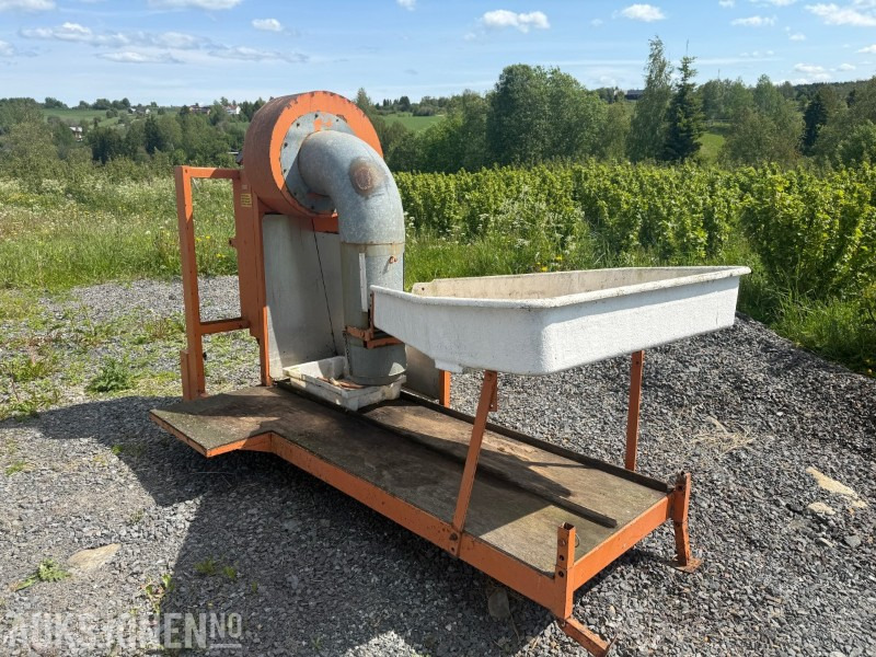 Bærrensker til traktor - brukt til solbær - Kmetijski stroj: slika 1 Bærrensker til traktor - brukt til solbær - Kmetijski stroj: slika 1