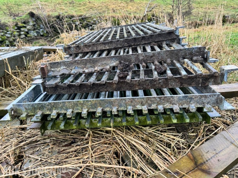 Firkantstålrister / gjødselrister for storfe - 3 stk på 1,2 meter og 5 stk på 2,4 meter - Kmetijski stroj: slika 2 Firkantstålrister / gjødselrister for storfe - 3 stk på 1,2 meter og 5 stk på 2,4 meter - Kmetijski stroj: slika 2