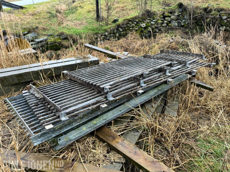 Firkantstålrister / gjødselrister for storfe - 3 stk på 1,2 meter og 5 stk på 2,4 meter - Kmetijski stroj: slika 1 Firkantstålrister / gjødselrister for storfe - 3 stk på 1,2 meter og 5 stk på 2,4 meter - Kmetijski stroj: slika 1