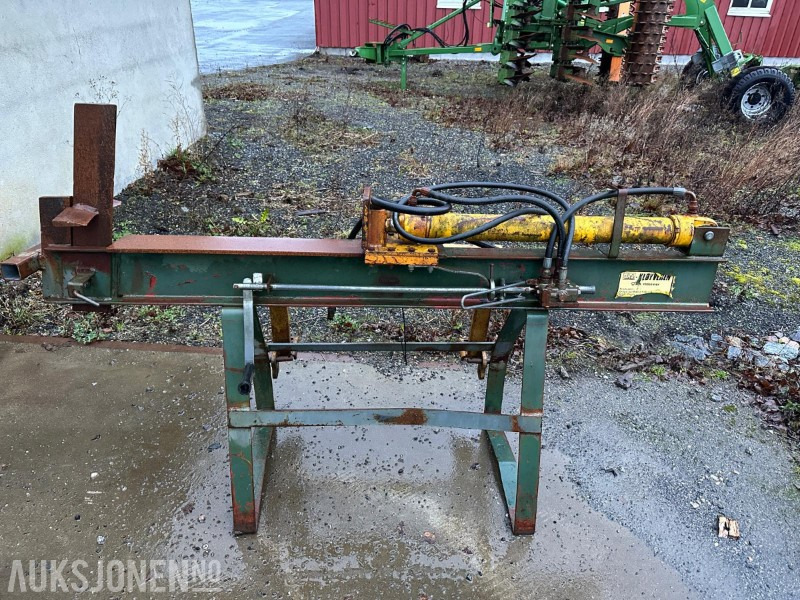 Hydraulisk vedkløyver – SMS feste – Selges som den står - Kmetijski stroj: slika 2 Hydraulisk vedkløyver – SMS feste – Selges som den står - Kmetijski stroj: slika 2