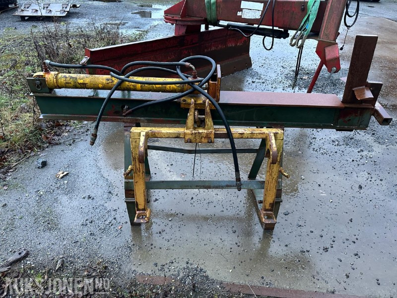 Hydraulisk vedkløyver – SMS feste – Selges som den står - Kmetijski stroj: slika 1 Hydraulisk vedkløyver – SMS feste – Selges som den står - Kmetijski stroj: slika 1
