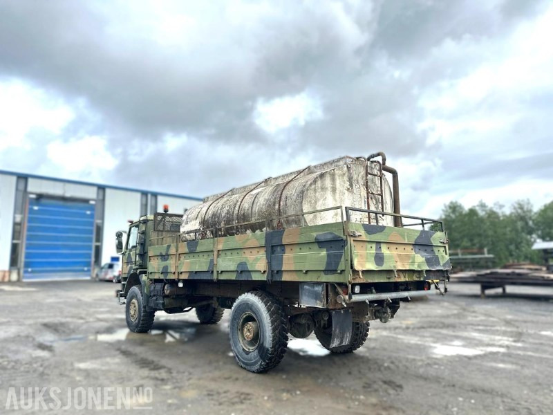 1992 Scania P93MK4X450 militær lastebil med vanntank - Komunalno/ Posebno vozilo: slika 3 1992 Scania P93MK4X450 militær lastebil med vanntank - Komunalno/ Posebno vozilo: slika 3