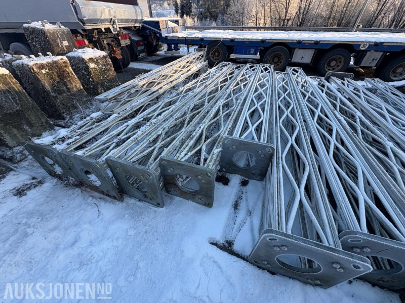 Lattix sikkerhetsmaster / lysmaster 2 stk med 2 stk betongsokler - Gradbena oprema: slika 5 Lattix sikkerhetsmaster / lysmaster 2 stk med 2 stk betongsokler - Gradbena oprema: slika 5