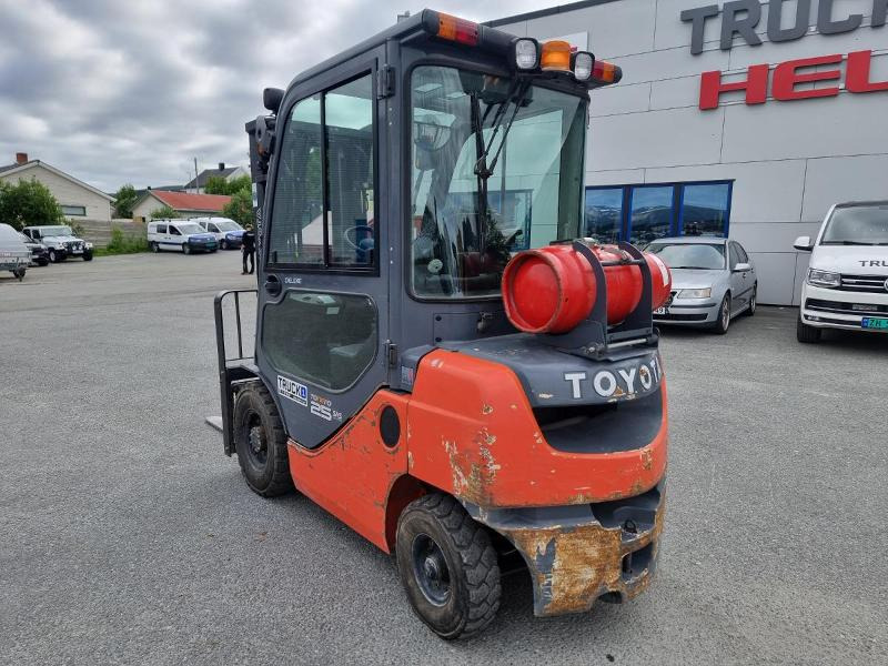 2010 Toyota 2010 Toyota 02-8FGF25 - 2,5 tonns propantruck - 4,7 m løftehøyde - Oprema za rokovanje z materiali: slika 4 2010 Toyota 2010 Toyota 02-8FGF25 - 2,5 tonns propantruck - 4,7 m løftehøyde - Oprema za rokovanje z materiali: slika 4