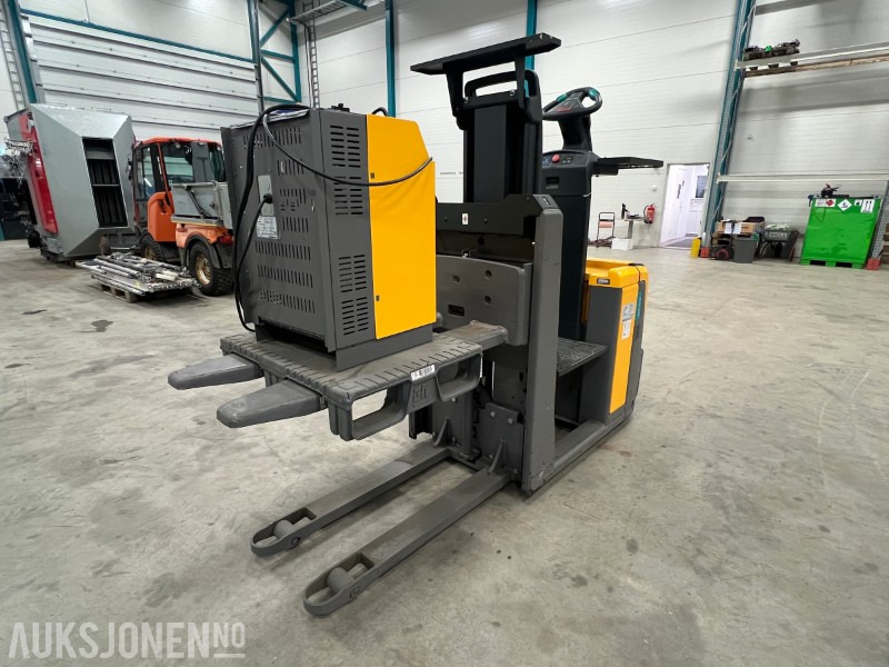 2017 Jungheinrich ECE 310 HP - Oprema za rokovanje z materiali: slika 5 2017 Jungheinrich ECE 310 HP - Oprema za rokovanje z materiali: slika 5