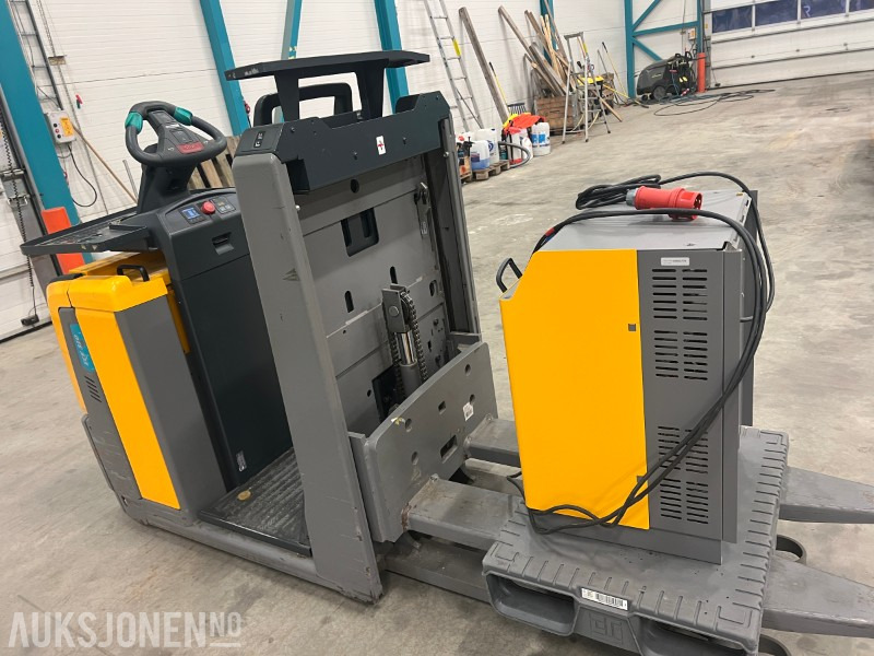 2017 Jungheinrich ECE 310 HP - Oprema za rokovanje z materiali: slika 3 2017 Jungheinrich ECE 310 HP - Oprema za rokovanje z materiali: slika 3