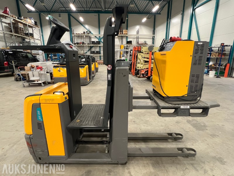 2017 Jungheinrich ECE 310 HP - Oprema za rokovanje z materiali: slika 2 2017 Jungheinrich ECE 310 HP - Oprema za rokovanje z materiali: slika 2