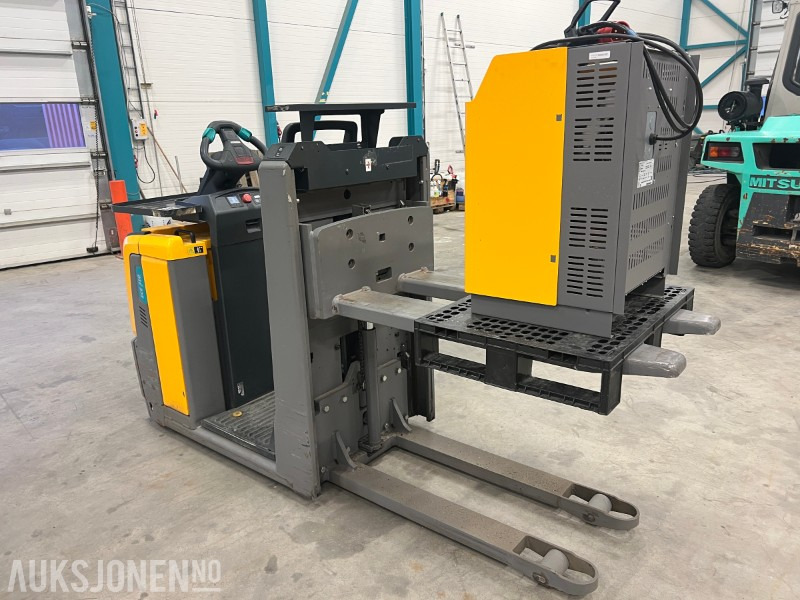 2017 Jungheinrich ECE 310 HP - Oprema za rokovanje z materiali: slika 3 2017 Jungheinrich ECE 310 HP - Oprema za rokovanje z materiali: slika 3