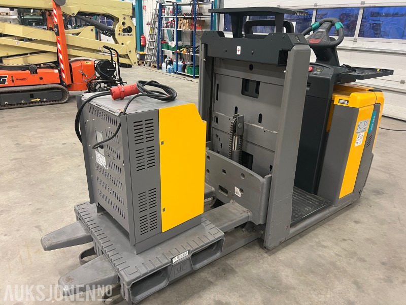 2017 Jungheinrich ECE 310 HP - Oprema za rokovanje z materiali: slika 5 2017 Jungheinrich ECE 310 HP - Oprema za rokovanje z materiali: slika 5