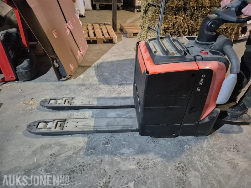 2024 Toyota LPE200 - Oprema za rokovanje z materiali: slika 1 2024 Toyota LPE200 - Oprema za rokovanje z materiali: slika 1