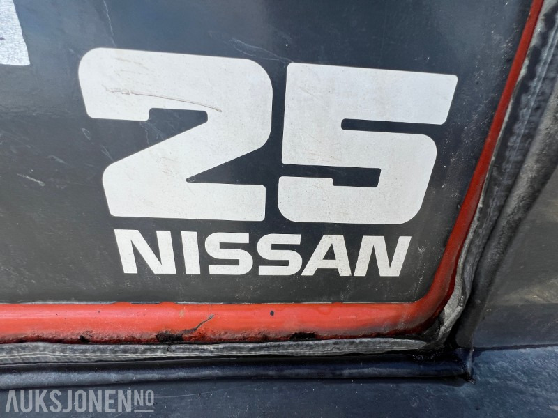 Oprema za rokovanje z materiali Nissan E25 med 2500kg løfte kapasitet 3,3 m løfte høyde: slika 15 Oprema za rokovanje z materiali Nissan E25 med 2500kg løfte kapasitet 3,3 m løfte høyde: slika 15