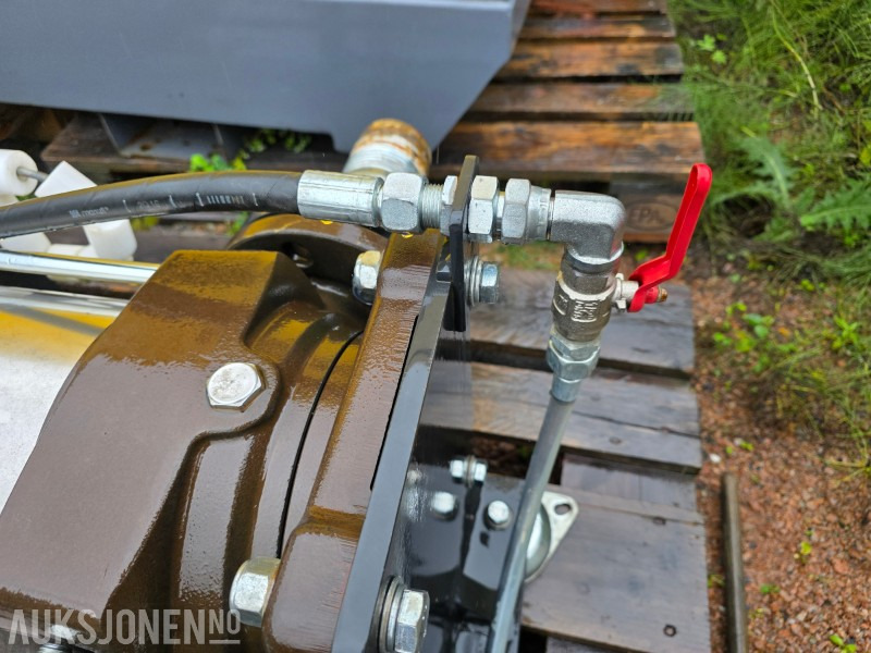 Pentax vertikal flerstegs pumpe og koblingsskap med elektriske komponenter - Gradbena oprema: slika 4 Pentax vertikal flerstegs pumpe og koblingsskap med elektriske komponenter - Gradbena oprema: slika 4