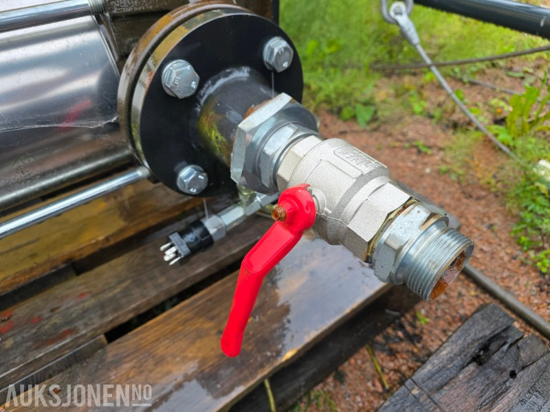 Pentax vertikal flerstegs pumpe og koblingsskap med elektriske komponenter - Gradbena oprema: slika 3 Pentax vertikal flerstegs pumpe og koblingsskap med elektriske komponenter - Gradbena oprema: slika 3