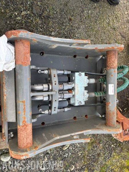 Priključek za Gradbeni stroj 2021 OilQuick OQ80: slika 1