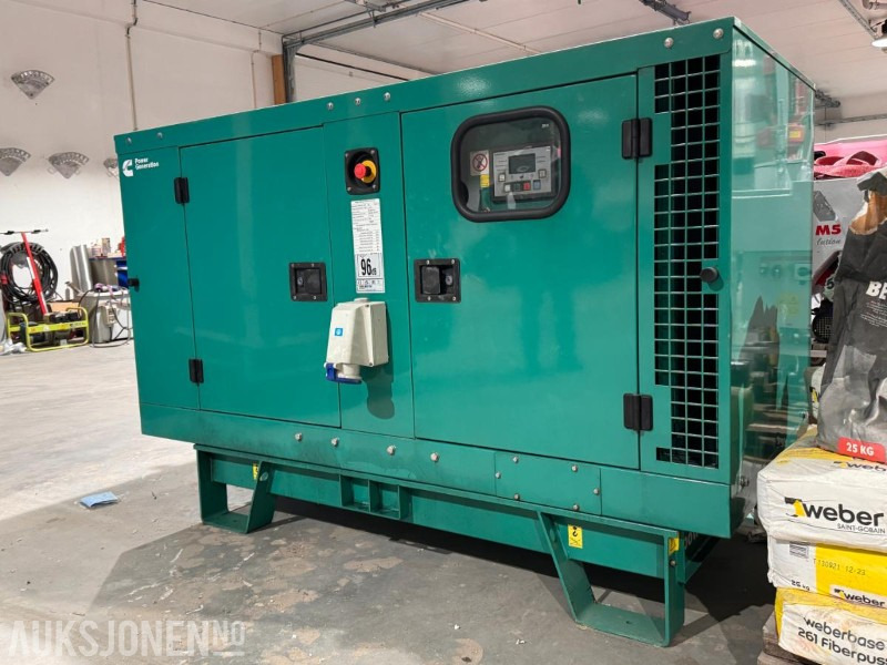 2022 Cummins Generator / Aggregat - Model C22D5 - 230 V - 22 kVA / 17.6 kW - Dieselaggregat - Priključek za Gradbeni stroj: slika 1 2022 Cummins Generator / Aggregat - Model C22D5 - 230 V - 22 kVA / 17.6 kW - Dieselaggregat - Priključek za Gradbeni stroj: slika 1