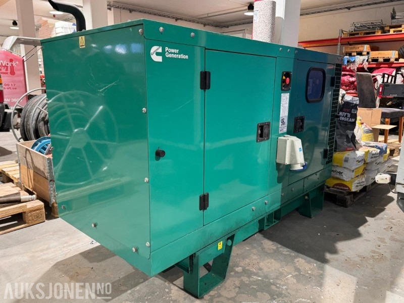 2022 Cummins Generator / Aggregat - Model C22D5 - 230 V - 22 kVA / 17.6 kW - Dieselaggregat - Priključek za Gradbeni stroj: slika 5 2022 Cummins Generator / Aggregat - Model C22D5 - 230 V - 22 kVA / 17.6 kW - Dieselaggregat - Priključek za Gradbeni stroj: slika 5