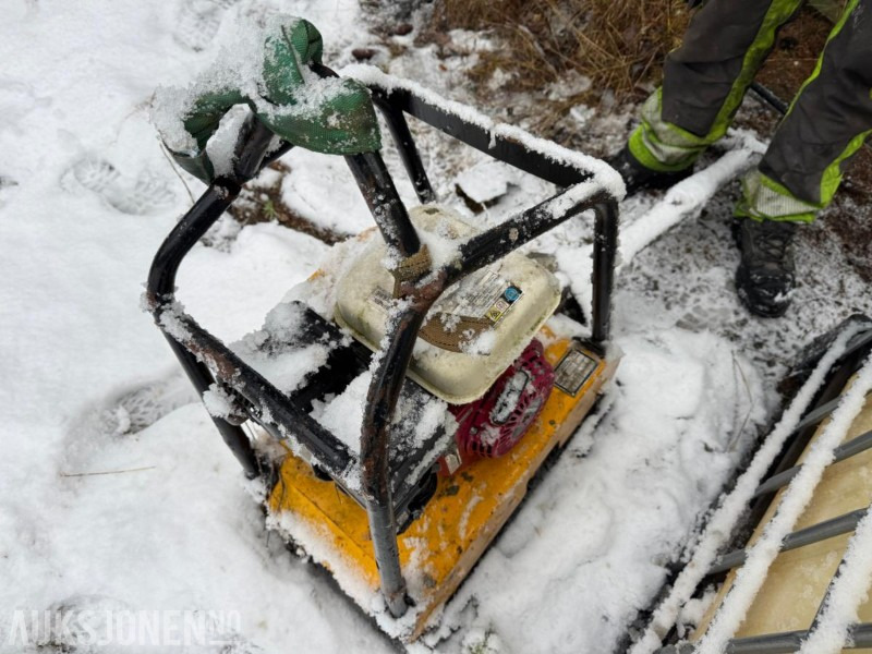 NTC VDR 24 vibroplate - Priključek za Gradbeni stroj: slika 3 NTC VDR 24 vibroplate - Priključek za Gradbeni stroj: slika 3