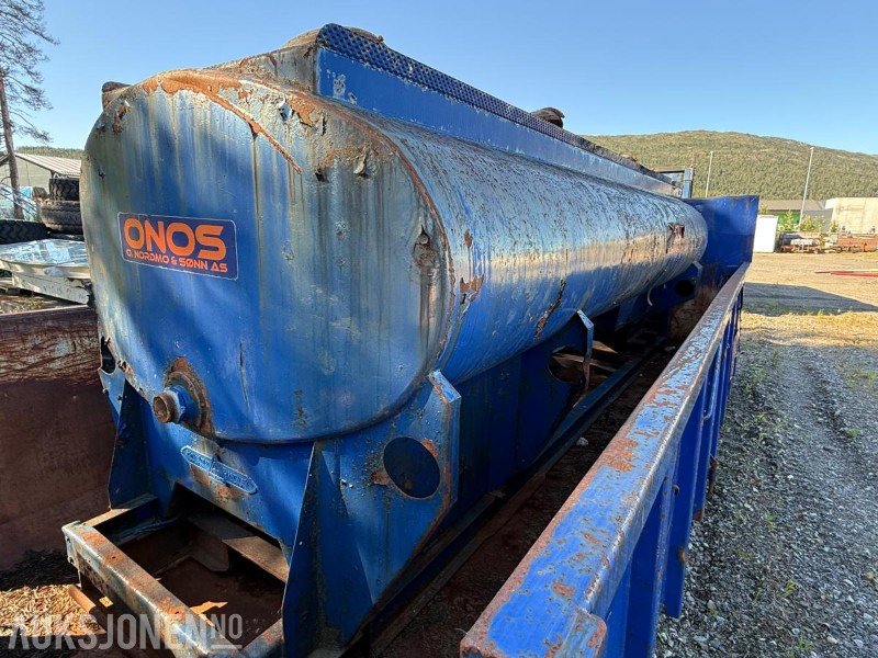 Vanntank på krokløftramme - Gradbena oprema: slika 1 Vanntank på krokløftramme - Gradbena oprema: slika 1