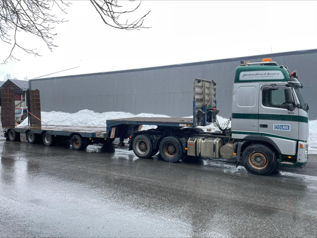 2005 Volvo FH16 6x4 Trekkvogn med Vang SHSL 1111TS maskinhenger - Vlačilec: slika 4 2005 Volvo FH16 6x4 Trekkvogn med Vang SHSL 1111TS maskinhenger - Vlačilec: slika 4