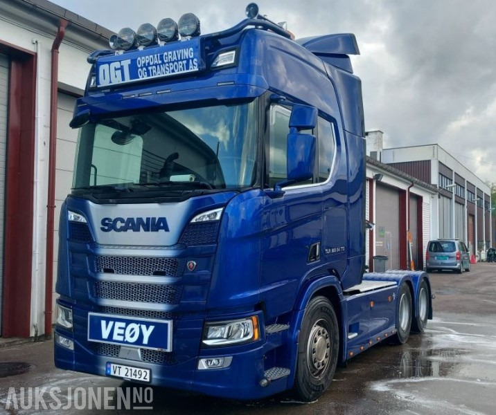 2023 Scania R590 6x2 trekkbil / trekkvogn EU-godkjent - Vlačilec: slika 1 2023 Scania R590 6x2 trekkbil / trekkvogn EU-godkjent - Vlačilec: slika 1