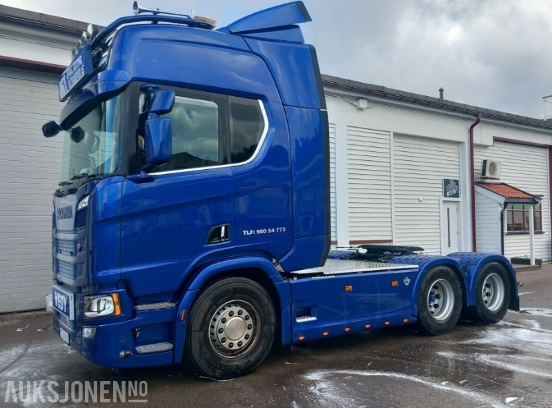 2023 Scania R590 6x2 trekkbil / trekkvogn EU-godkjent - Vlačilec: slika 2 2023 Scania R590 6x2 trekkbil / trekkvogn EU-godkjent - Vlačilec: slika 2