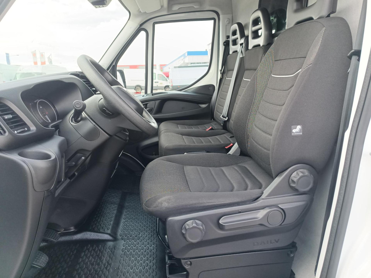 IVECO Daily 35S16V - Furgon: slika 5 IVECO Daily 35S16V - Furgon: slika 5