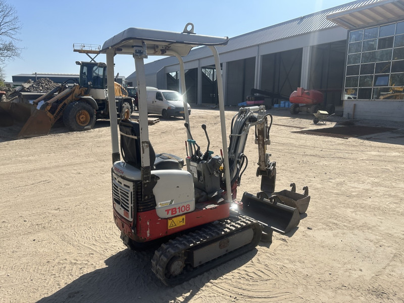 Takeuchi TB 108 3 buckets - Mini bager: slika 5 Takeuchi TB 108 3 buckets - Mini bager: slika 5