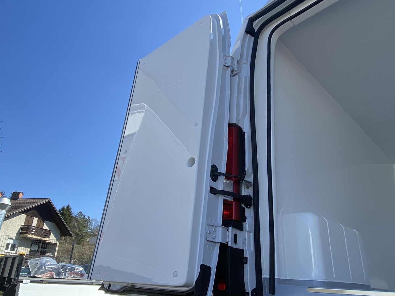 FIAT DUCATO L3H2 140PS | TIEFKÜHLFAHRZEUG -20C + KONVEKTA TK 4022 12V-230V lizing FIAT DUCATO L3H2 140PS | TIEFKÜHLFAHRZEUG -20C + KONVEKTA TK 4022 12V-230V: slika 9